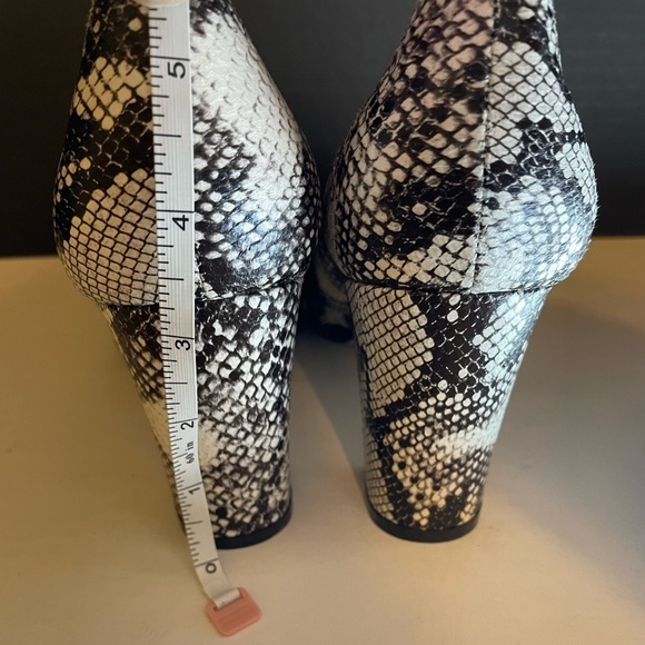 Catherine Malandrino black and white snakeskin heels in women’s size 8.5 - Picture 5 of 7